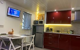 Charmante petite maison en pierre, avec accès autonome